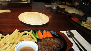 みなとみらい駅を出てすぐ