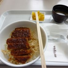 ソースかつ丼も十分美味しいです