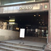 外観は黒くて暗いが部屋は明るい感じ！