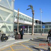 バルセロナ空港での送迎バス待つ場所