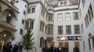 歴史的緑の丸天井は凄いのひとこと