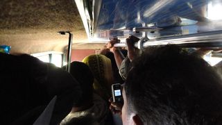 プリーからコナーラクのスーリア寺院へのバス