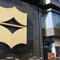 Sを形とったロゴ