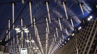 乗り継ぎには時間がかかる