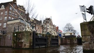 水の都アムステルダムを水上から眺める1時間半のクルージング