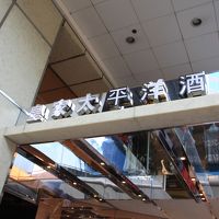 金ぴかの外観が鮮烈！！