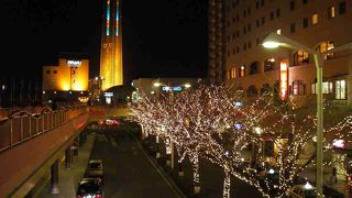 夢タワーと並んで