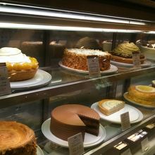 入り口のケーキに目移り