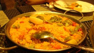 パエリヤもピザも美味です