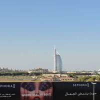 プールサイドからの眺めは開放感いっぱい