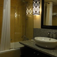 今時、お湯と水の蛇口が別とは・・・