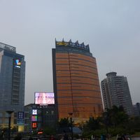 黄金に輝くホテル