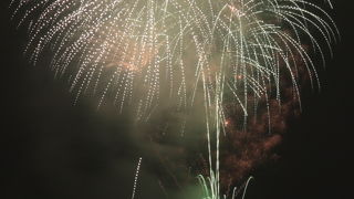 格安　有料席　最高です　余りの音の迫力　近いので花火がデカイ