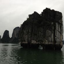 20万ドンにも使われている香炉島です。