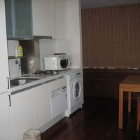 左端が冷蔵庫です。大きいのでたくさん入ります