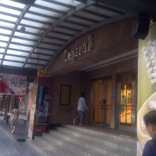 外には露店など立っていないので落ち着いています