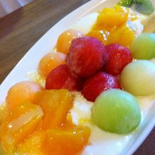 フルーツのミルクプリン