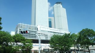 名駅のツインタワー