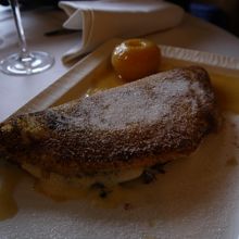 梨の甘煮添え、デザート風で飽きない