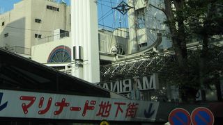 通り抜けの間に