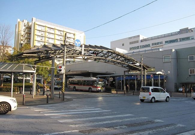 「青葉台駅」は、田園都市線の「たまプラーザ駅」と並ぶ、中心駅です。