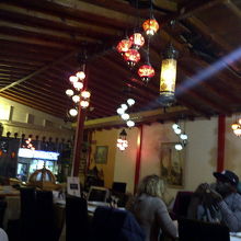 トルコランプが美しい店内