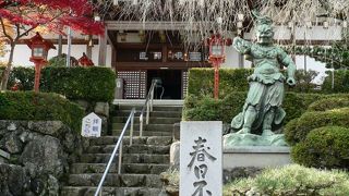 大原野神社に面している由緒ある寺正法寺（しょうぼうじ）