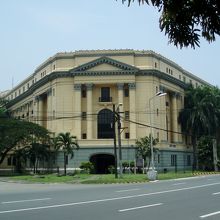 博物館全景。隣はフィリピン国立博物館です