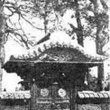 参考転載/戦災前の唐門と松だそうです