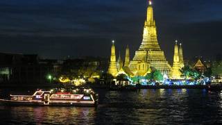 ワット・アルンのライトアップ