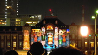 大混雑の東京ミチテラス