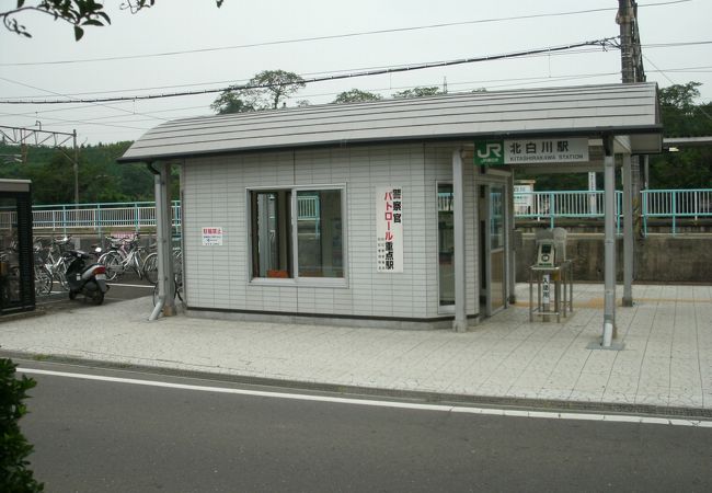 小さい駅舎です