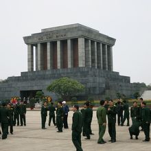 彼らは軍隊です。研修か観光か？