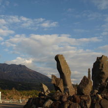 広場にある叫びの肖像