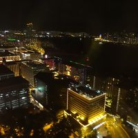 部屋からの夜景。クリスマスイルミネーションが見えます