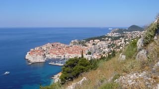 真っ青なアドリア海と旧市街を一望