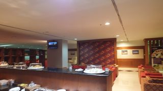 スマイルラウンジ(ANA系ラウンジ)。シャワーがほしい。