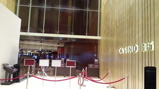 内部は撮影禁止。入場にはパスポートが必要です。