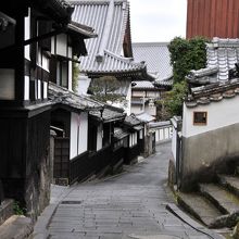 二王座の町並み。美しい街並みの中にあります。