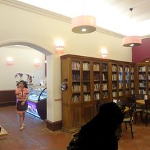 店内はこんなん