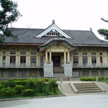 昭和11年完成。鉄筋コンクリート帝冠様式の傑作！