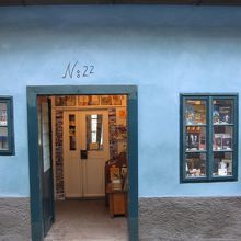 ２２番の青い家がカフカの家だったようです