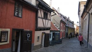 可愛らしい家が立ち並ぶ小路