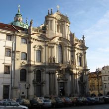 プラハ城近くの教会