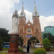 マリア像と共に