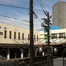 ＪＲ高槻駅は高架になっています