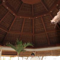 レストランはパヴィリオンにあります。