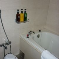 お部屋のお風呂も広くて豪華　ちょっとシャワーが使いづらい