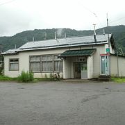 いい雰囲気の駅舎が残っています