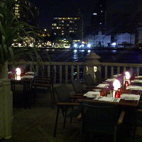 川の夜景は綺麗です